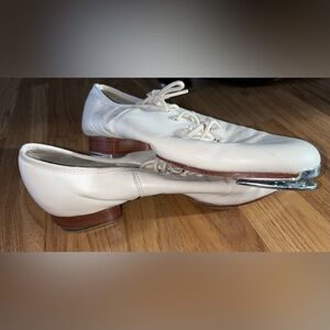 Women’s White Leather Clogging Dance Shoes with Buck Taps
